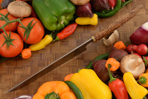 Cuchillo de Chef Personalizado al por Mayor de Alta Calidad con Marca Privada OEM, Hoja de Acero de Damasco, Mango de Resina de Cobre, Diseño Ambidiestro - Product Image 4