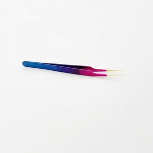 Pinzas de Acero Inoxidable de Alta Calidad Aroosh Corp, Doble Tono, Punta Dorada, Aislamiento, Extensión de Pestañas Sostenible, Punta Puntiaguda - Product Image 5