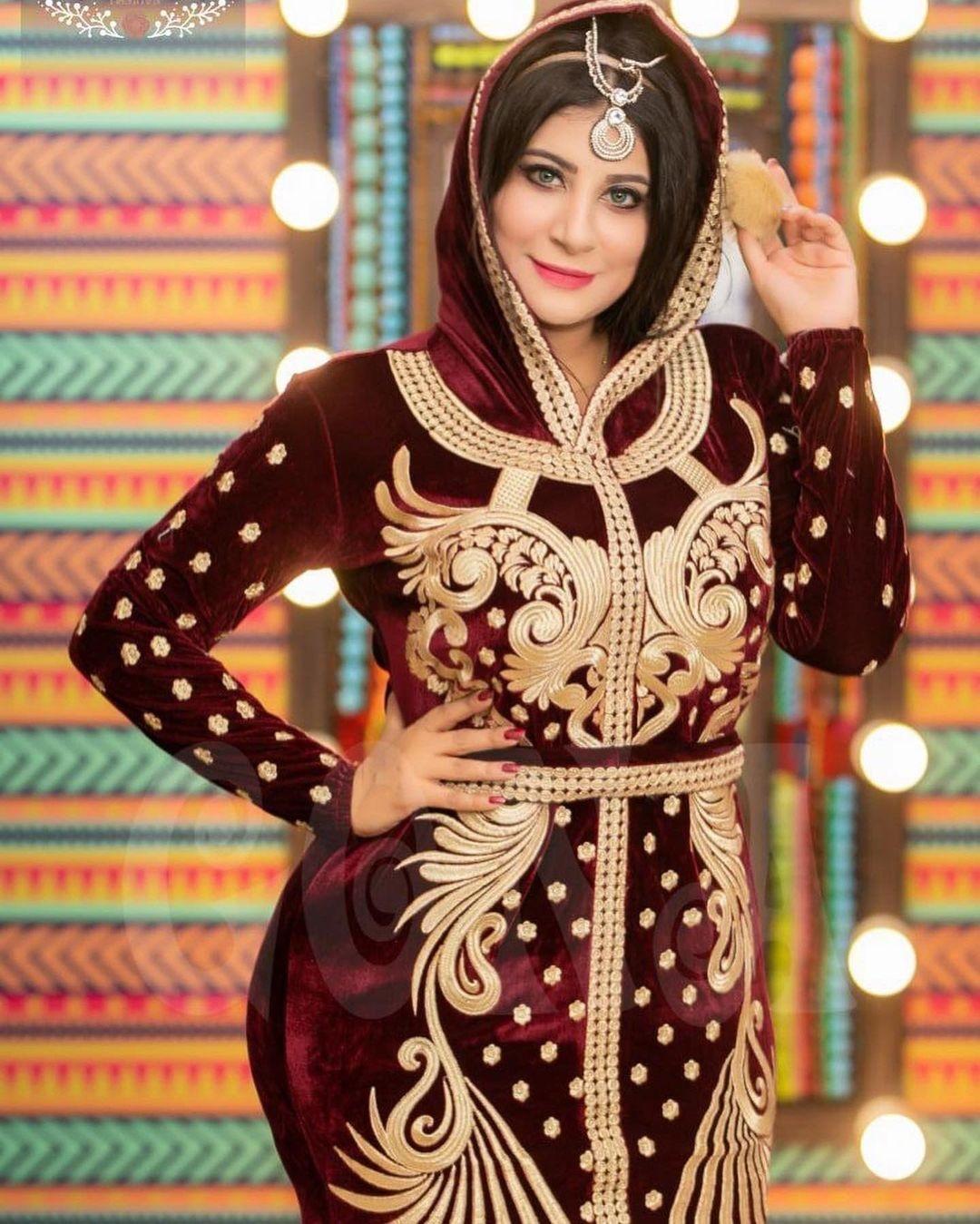 สีน้ำตาลแดง