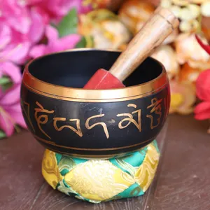 Artesanato cottage, o preto colorido Singing Bowl, pequeno com presente livre elefante