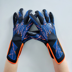 Gants de gardien de but de football de qualité professionnelle avec revers en maille respirante et rembourrage de protection doux - Product Image 2