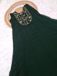 ชุดเดรสยาวแบบ Anarkali ผ้าจอร์เจตต์ลายดอกไม้สวยงาม พร้อมงานปักเลื่อมแบบกลับด้านสำหรับงานปาร์ตี้ - Product Image 6