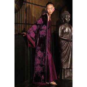 Robe élégante en velours d'hiver avec broderie à la main, manches longues, style Empress - Product Image 3