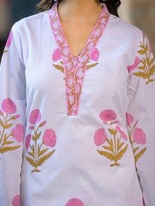Traje Pakistaní Blanco con Estampado a Mano para Mujer, Ropa de Oficina y Vacaciones - Conjunto de Cordón al por Mayor con Estampado Étnico Indio, Kurti Pakistaní Modesto - Product Image 3