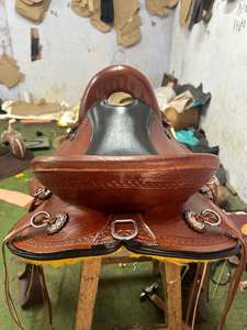 Ensemble de selle en cuir Western de qualité supérieure pour la course de demi-chevaux, avec détails en bois |   Accessoires en acier inoxydable façonnés à la main, ensemble de tack gratuit pour chevaux - Product Image 2