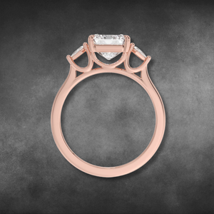 แหวนเพชรทรงเหลี่ยมมรกตสามเม็ด ได้รับการรับรองจาก IGI ทอง 14K 18K ประดับเพชรทรงว่าวด้านข้าง แหวนหมั้น เครื่องประดับชั้นดีสำหรับเธอ เป็นของขวัญ - Product Image 4