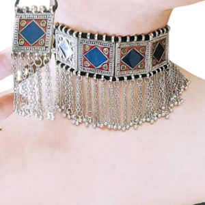 Collier vintage tribal Kuchi, un collier traditionnel pour femmes, c'est un collier volumineux et spectaculaire avec des composants inhabituels - Product Image 1