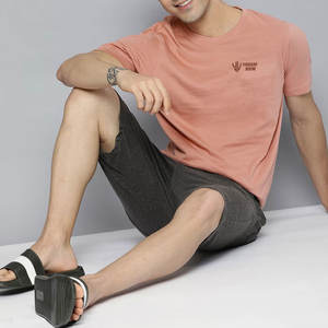 T-shirts d'entraînement de sport avec short assorti Offre Spéciale ensemble de vêtements de sport et de fitness - Product Image 4