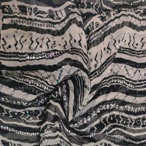 Tissu Georgette Brodé à la main avec des impressions sur soie - Product Image 2