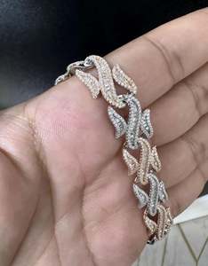 Pulsera de diamantes de moissanita plateada de dos tonos, estilo de tenis helado, pieza de declaración elegante para él o ella, joyería de regalo de San Valentín - Product Image 4