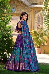 Moderno y sofisticado Tussar Silk Kalamkari Print Lehenga Choli con borde de trabajo de lámina para bodas y colecciones - Product Image 5