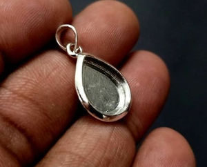 จี้มงกุฎเงินสเตอริ925ขนาด10x12มม. พร้อมจี้รูปพระราชินีทำจากเรซินฝังอัฐิเปล่าขี้เถ้าหินเครื่องประดับน่าหลงไหล - Product Image 1