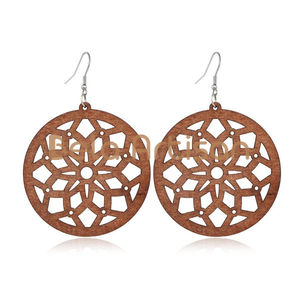 Pendientes de madera de mandala al por mayor, pendientes ligeros hechos a mano para minoristas y exportadores - Product Image 1