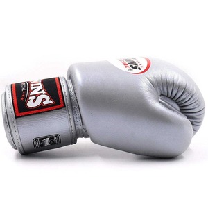 Guantes de Boxeo Profesionales Personalizables Twins, para Entrenamiento de Muay Thai, Cuero Vacuno Genuino, Protección UV, Cierre de Gancho y Bucle - Product Image 3