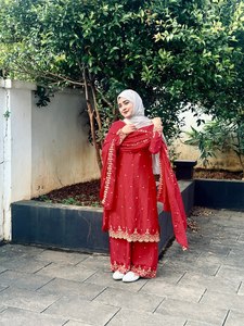 SÉQUENCE SPÉCIALE FESTIVAL BRODERIE SUR DESSUS EN TISSU DE SOIE ET PLAZZO AVEC ENSEMBLE DUPATTA - Product Image 3