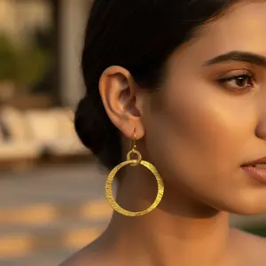 Pendientes de Aro Texturizados con Baño de Oro, Joyería Fina de Clip para Uso Diario para Mujer - Product Image 1