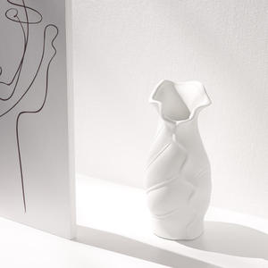 Jarrón nórdico para decoración del hogar, arreglo floral para sala de estar, jarrón de cerámica artesanal, personalización de varias artesanías de cerámica - Product Image 4