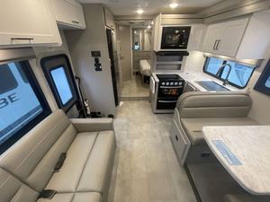 Super Oferta Autocaravana Usada Thor Chateau 29K 2025, Caravana de Clase A, Habitación para Dormir, para Viajes de Camping, 4-6 Pasajeros, Interior Espacioso - Product Image 2