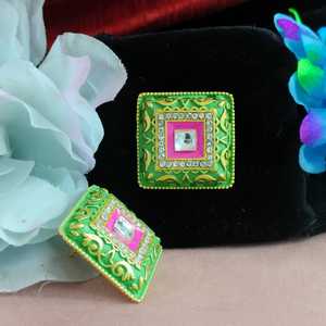 Pendiente de tuerca étnico elegante para uso diario, Forma cuadrada geométrica Meenakari, joyería de esmalte indio ligero para mujeres y niñas - Product Image 1