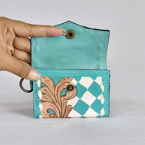 Nuevo Porta Pasaportes de Cuero Genuino Hecho a Mano de Alta Calidad para Mujer, Diseño Floral a Cuadros, Estilo Moderno, Corto con Botón - Product Image 4