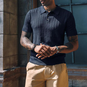 Polo en maille texturée avec tissu de qualité supérieure et coupe moderne Polo en maille texturée pour homme Conçu pour un style décontracté chic - Product Image 5