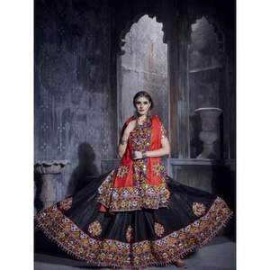 Designer de haute qualité fantaisie tenue indienne Art soie Lehenga Choli avec Dupatta avec Gamthi et Aari travail au prix de gros - Product Image 1