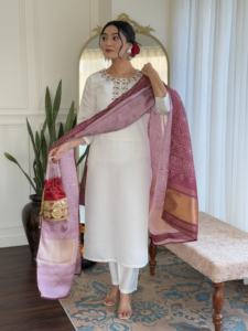 Pantalon Kurti en tissu de soie romain de conception élégante éblouissante indienne avec une belle Dupatta en travail brodé pour les vêtements de dame - Product Image 5
