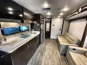 Rene-gade RV VIENNA 25VRMC 2023 de Alto Rendimiento, Seminuevo, Disponible para la Venta - Product Image 2
