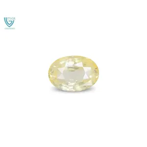Saphir Jaune Naturel (Pukhraj) de 6,76 Carats, Taille Émeraude Facettée, Pierre Libre, Couleur Peridot avec Matériaux Alexandrite et Aigue-marine - Product Image 1