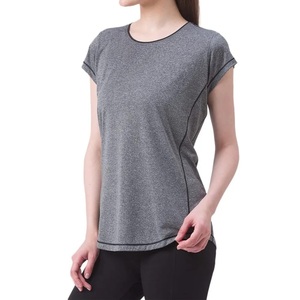 Camiseta deportiva de alto rendimiento, 90% poliéster, 5% spandex, con logo impreso personalizado, estilo de costura con ribete, para saltos, sentadillas y correr. - Product Image 4