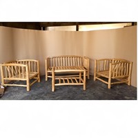 Ensemble de meubles d'extérieur traditionnels en teck massif, résistant aux intempéries, pour jardin et patio, avec coussins blancs, deux fauteuils et un canapé deux places