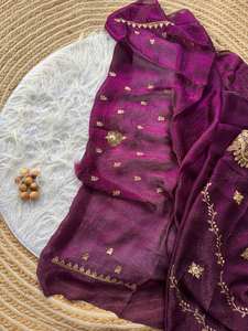 Saree traditionnel en soie douce de créateur indien avec un beau travail de broderie pour les mariages et les fêtes - Product Image 5