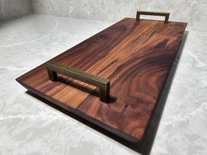 100% plateau de service en bois d'acacia à un niveau de qualité supérieure avec poignée en métal durable élégant pour la maison cuisine salon utilisation - Product Image 2