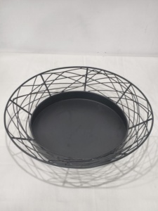 Tahura Exports Serve Tray Bandeja/cesta metálica adornada Perfecta para servir chocolates de frutas festivos y de estilo real - Product Image 5