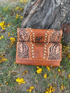 Meilleure vente Style occidental usiné en cuir véritable usiné à la main sculpture coque de téléphone portefeuille pochette porte-carte de crédit Boho sac à main - Product Image 3