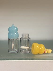 Gloss à lèvres en plastique 4ml emballage cosmétique glaçage à lèvres personnalisable avec accessoires - Product Image 2