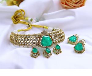 Ensemble collier et boucles d'oreilles classiques de haute qualité plaqué or avec pierres CZ pour mariage, collection de vêtements modernes pour femmes - Product Image 3