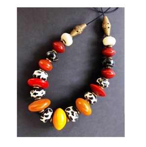 สร้อยคอลูกปัดรูปเขาควายน้ำทางศาสนาทำด้วยมือเป็นมิตรต่อสิ่งแวดล้อมผลิตภัณฑ์งานฝีมือธรรมชาติสีส้มแดง - Product Image 1