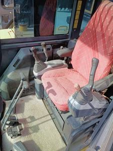 Excavadora hidráulica compacta Komatsu PC56, cabina fácil de usar con motor robusto y bomba versátil para espacios reducidos - Product Image 4