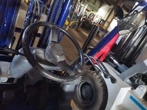 Carretilla elevadora de alcance de fuente de energía de motor diésel Komatsu FD30 usada de mayor rendimiento de Costo - Product Image 6