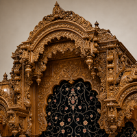 Grand Temple en Bois de Teck Iskcon, Sculptures Traditionnelles en Bois de Teck Massif, Démontable, Taille Personnalisée, Fabricant Fournisseur