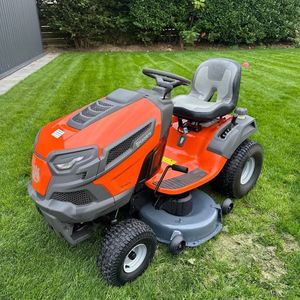 Cortadora de césped Husqvarna ts142 a gasolina/petróleo, económica y fácil de manejar. - Product Image 2