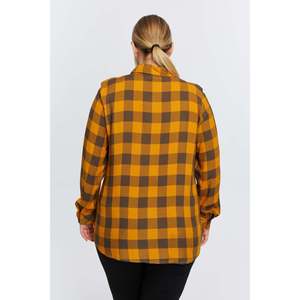 Chemise à carreaux grande taille couleur moutarde - Product Image 5