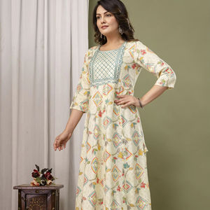 Elegante y atemporal kurti Anarkali con motivos geométricos y florales multicolores que celebran la artesanía tradicional. - Product Image 1