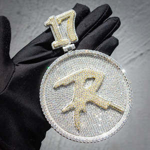 Colgante de Plata 925 Personalizado con Moissanita Engastada en Forma de Cruz, Estilo Vintage Hip Hop, Unisex - Product Image 5