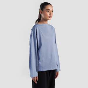 Elevate JK Blue Boat Top : un élément de mode simple et élégant - Product Image 3