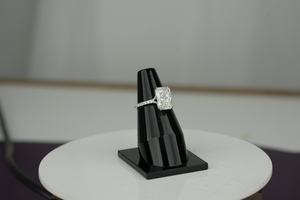 Anillo de diamantes cultivados en laboratorio de lujo 2,30 quilates corte esmeralda VS1 claridad IGI SGL certificado Oro rosa oro plata pedido al por mayor proveedor - Product Image 4