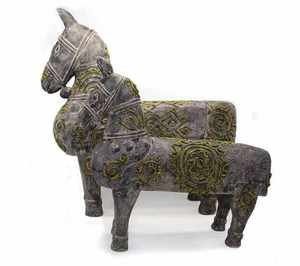 Precio barato estilo tradicional caballo de madera con patrón de brocado Mong a mano pedidos personalizados al por mayor Origen de Vietnam - Product Image 5
