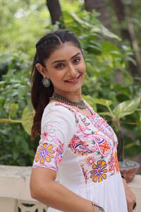 Hermoso rayón con fabricante y proveedor de vestidos bordados Gamthi de Surat a precio mayorista - Product Image 6