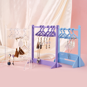 Présentoir de boucles d'oreilles en acrylique élégant avec support à crochets idéal pour un usage personnel et des vitrines de vente au détail - Product Image 4